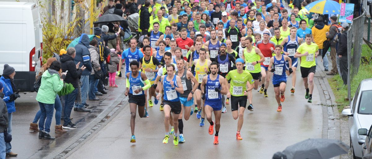 Hunderte bunte Läufer bei der Laufveranstaltung DEULUX